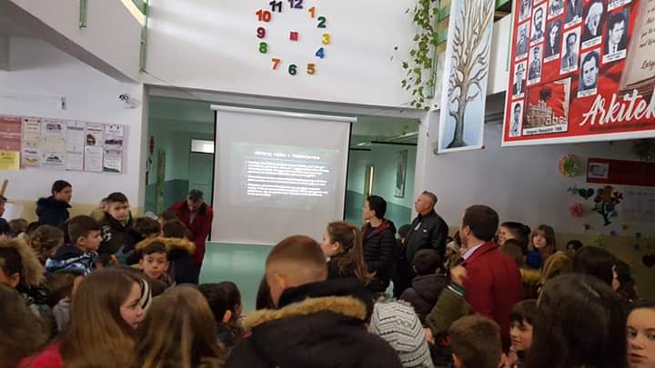 Nxënësit tërheqin vërejtjen për rrezikun nga fishekzjarret