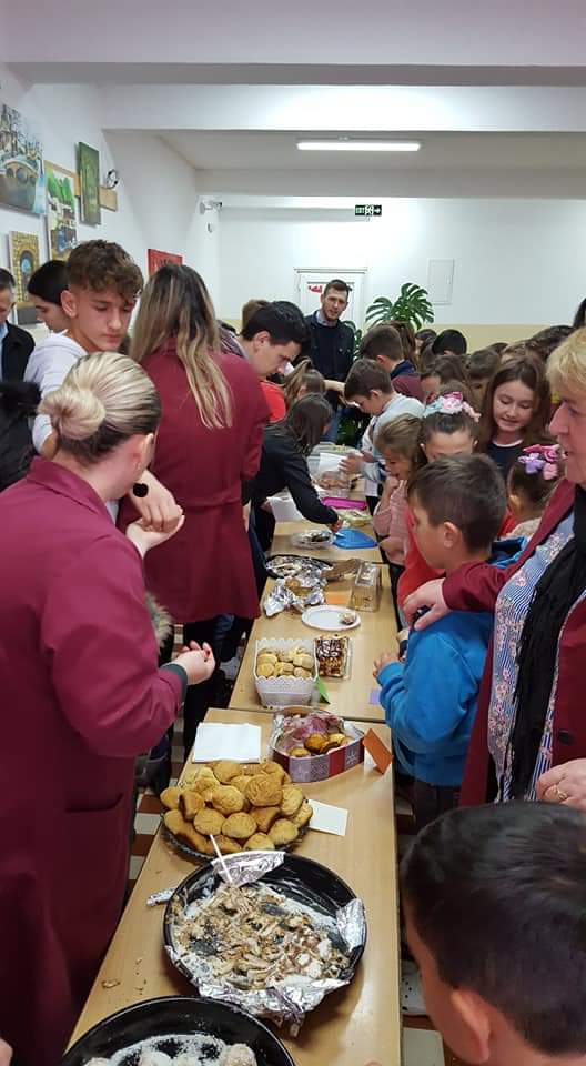 Nxënësit e Smirës duan t’i shohin të gjithë të lumtur për festë