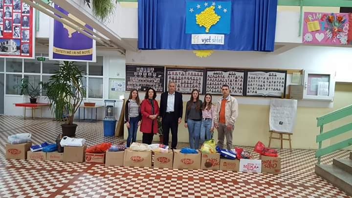 Nxënësit e Smirës solidarizohen për Bajram