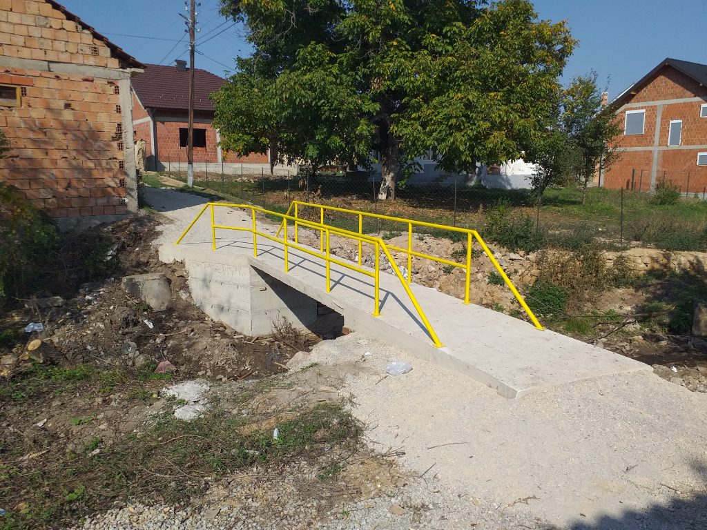 Vëllezërit Sylejmani ndërtojnë një urë në Smirë